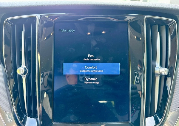 Volvo V60 cena 99900 przebieg: 167502, rok produkcji 2019 z Brzozów małe 631
